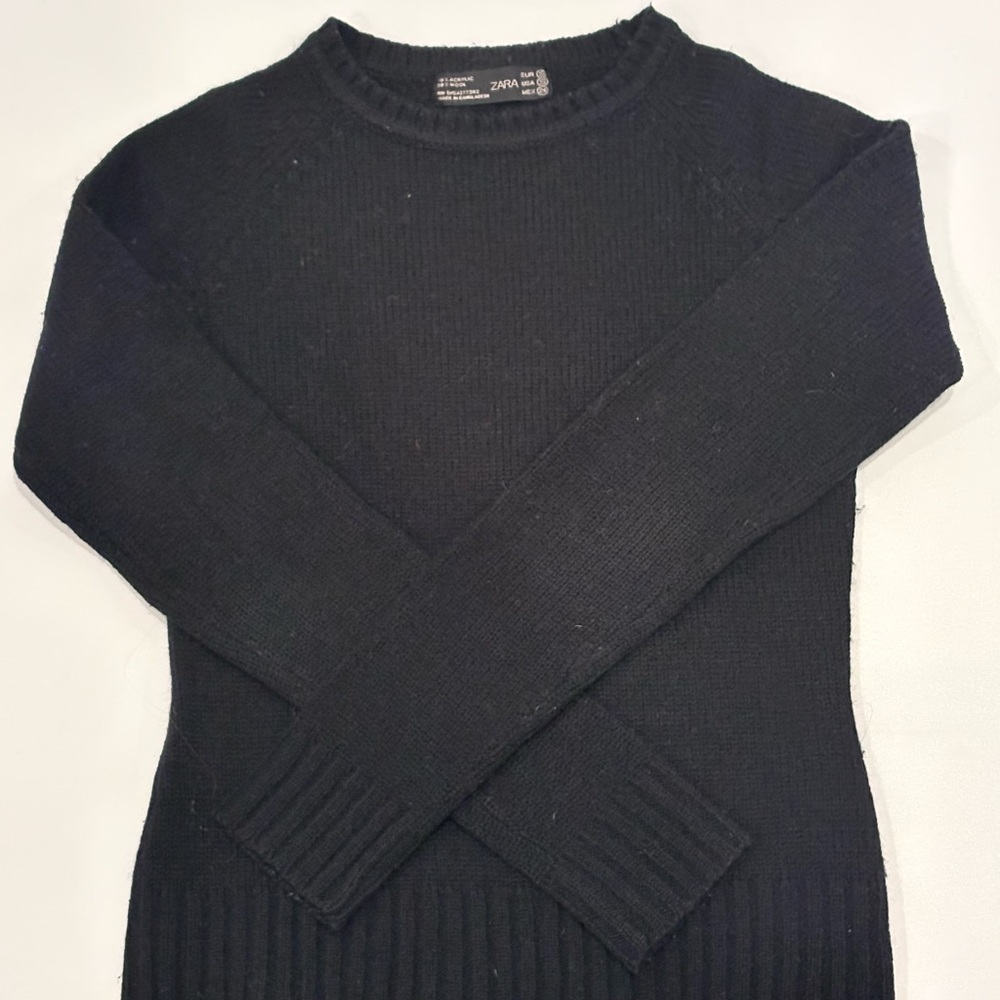 Zara Women’s Classic Black Crewneck Sweater Size Small